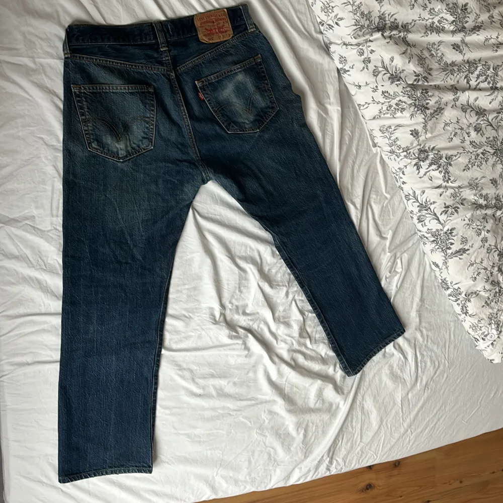 W:32 L:34, säljer eftersom dem var för korta. Jeansen är lite dirtwahed med tanke på att jag köpte dem second hand.. Jeans & Byxor.