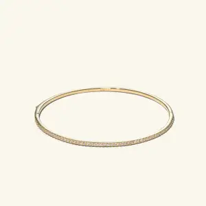 Säljer detta jättefina helt nya och oanvända ani jewels ”stone cuff bracelet gold” pga att det inte passade. Nypris är 850 kr och säljer för 450, men pris kan diskuteras och skriv för fler frågor eller bilder💗