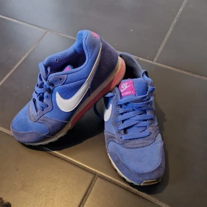 Sneakers Nike - Använda mkt sparsamt, strl 38.5