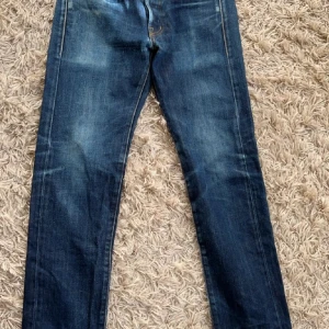 Polo Ralph lauren  - Tja jag säljer dessa feta Ralph lauren jeans som kostar 1600 nytt pris och jag säljer dem för 500 jag har använt dem lite jag gillar dessa väldigt mycket måtten är 29/34 det är på dem mindre hållet😃 pris kan diskuteras vid snabb affär