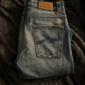 Nudie Jeans - Fett snygga Nudie jeans i bra skick. Storlek 31/34. Skriv vid frågor😊
