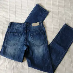 Acne Jeans - Hex Common - W28 L32. Raka/slimmade blå jeans från Acne. Bra använt skick. 