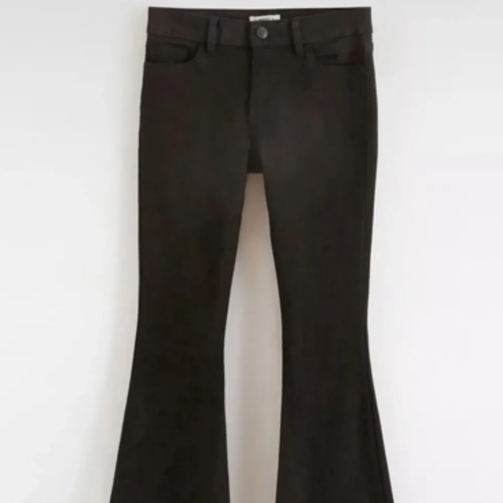Svarta bootcut jeans från lindex. Jeans & Byxor.