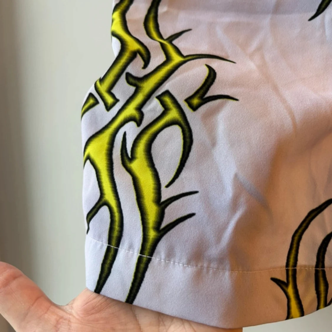 Kortärmad skjorta Weekday tribal neon y2k  - 90