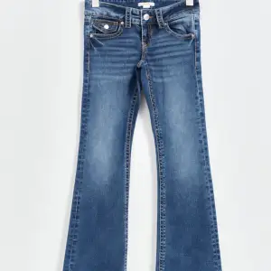 Jätte snygga lågmidjade jeans ifrån Gina Young i storlek 170. Kommer inte till användning ❤️kom privat för egna bilder 