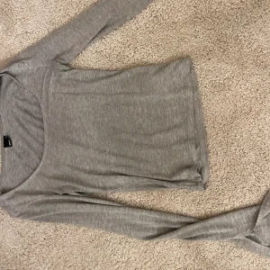 Tröja - Bra skick aldrig andvänd 