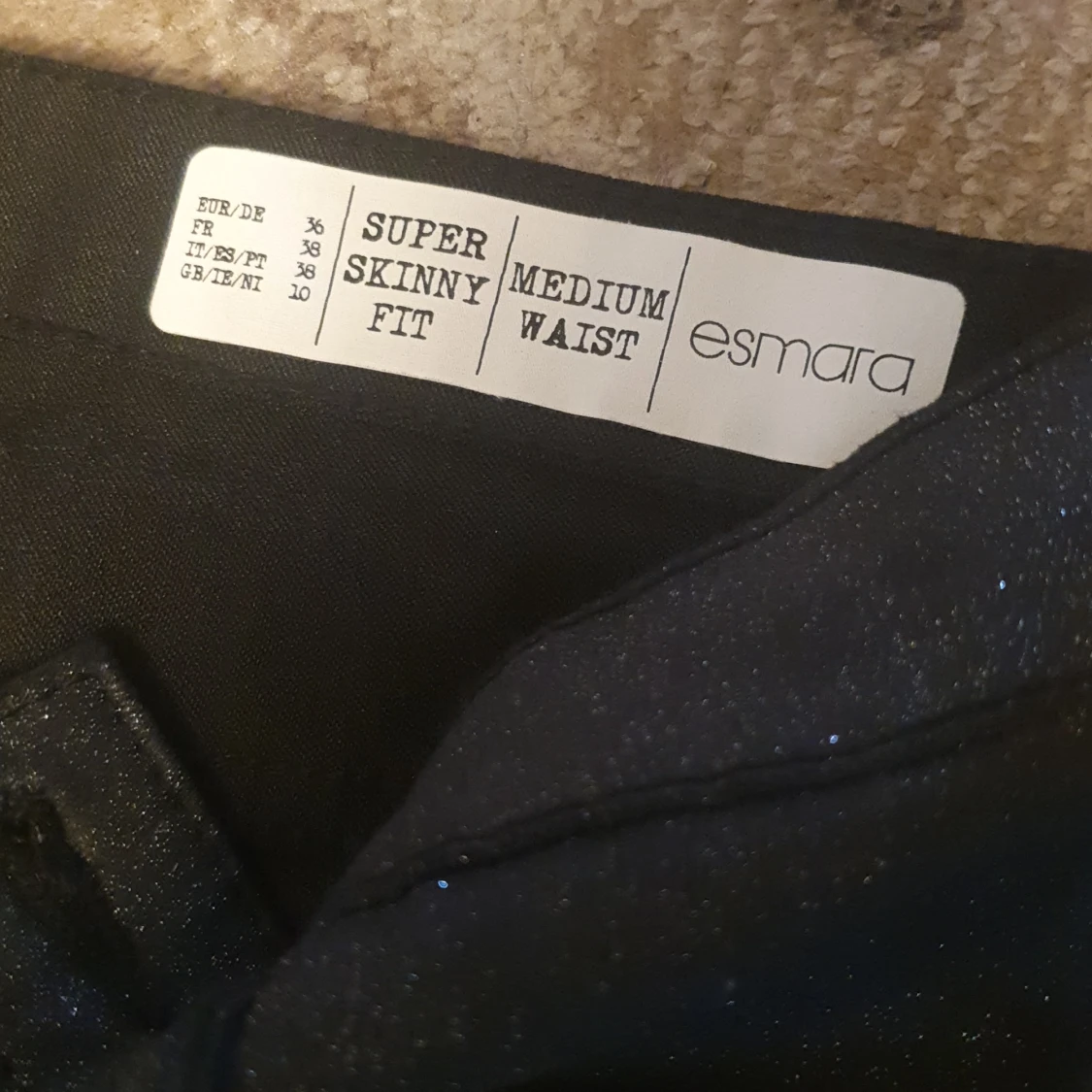 Svarta med massa glitter jeans - 92