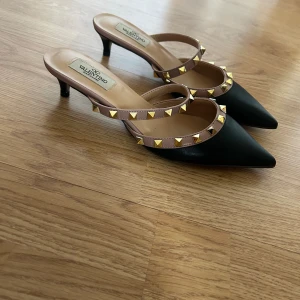 Pumps - Fina oanvända pumps. Storlek 37. Låg klack 