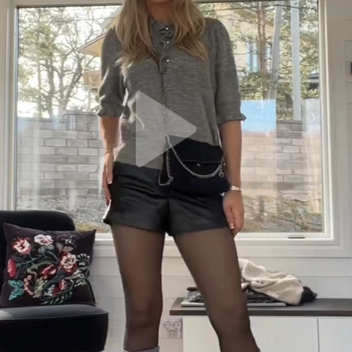 Grå tre kvartsernas tröja 