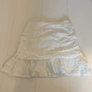  Säljer min jättefina kjol från SHEIN, Aldrig använt och såg direkt att den var stor🥰