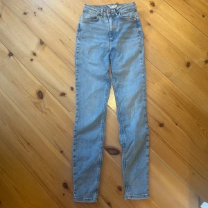 Jeans - Säljer mina super snygga jeans ifrån Cubus då dom ej kommer till så mycket användning längre. Super fint skick. 🤍