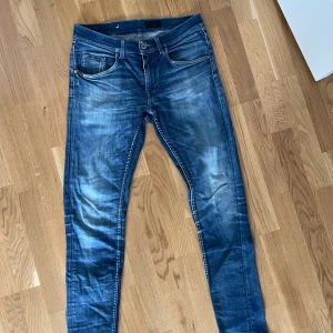 Tiger Of Sweden - Säljer ett par grymt snygga Tiger jeans j gott skick. Skön ljus tvätt som passar till allt! Storlek 32/34. Skriv vid minsta fundering eller för fler bilder. Allt gott!