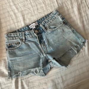 Jeansshorts - Så himmmmmla snygga älskar dem verkligen men har tyvärr växt ur dem
