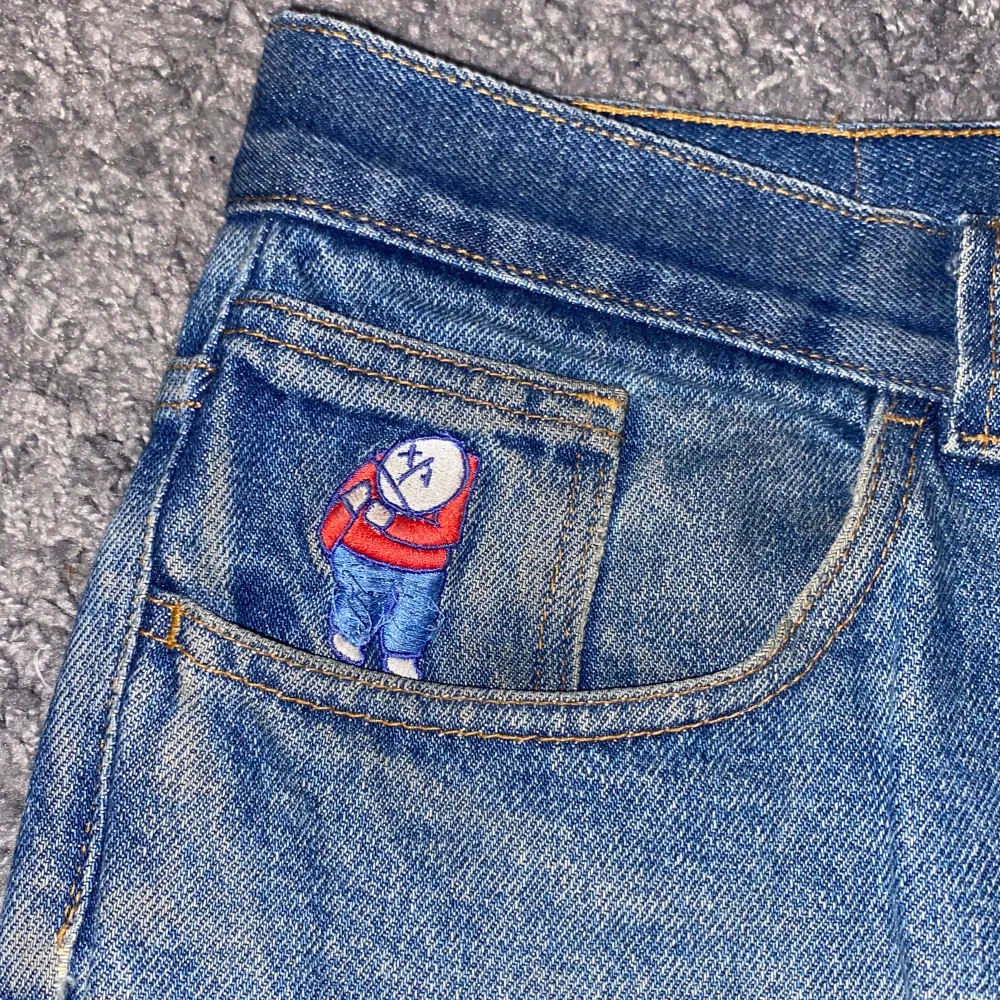 Slitna Big Boys jeans från skating, för skating. Storlek XL, sitter baggy.. Jeans & Byxor.