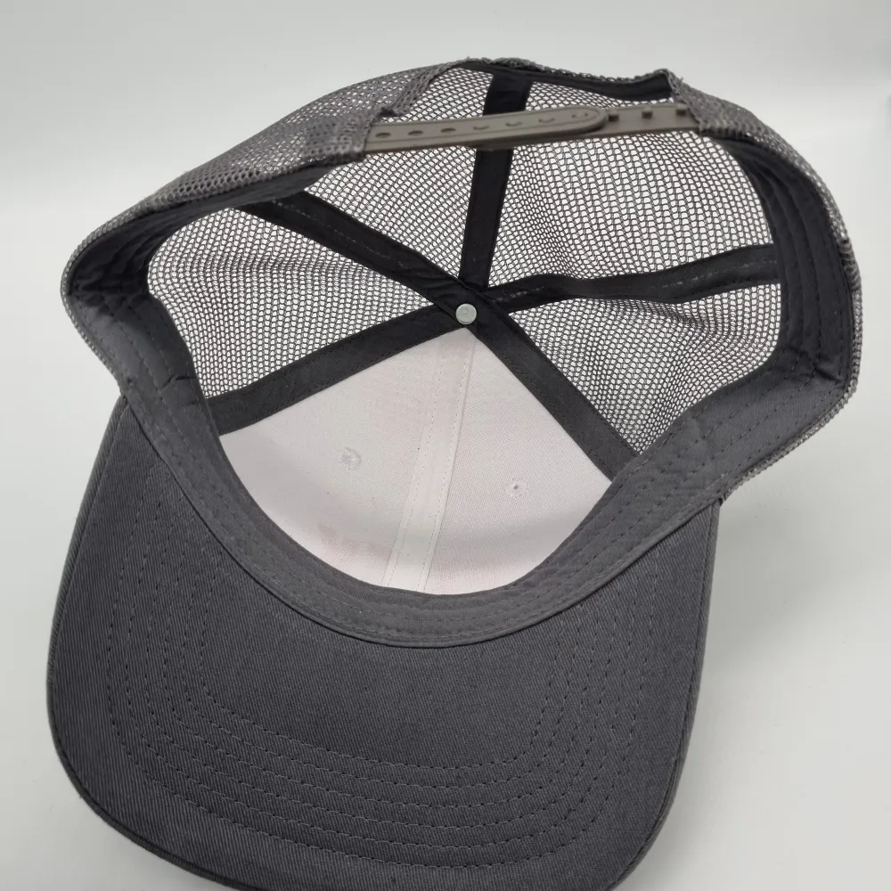 En storlek passar alla One size fits all Nät och klassiska knäppningen bak Helt oanvänd . Asusteet.