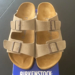 Birkenstock - Säljer pågrund av för små, så helt nya