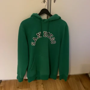 Hoodie - Säljer den för att den passar inte mig längre. Använt några gånger.
