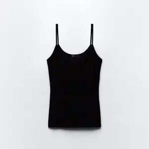 Svarta linne i polyamid från H&M men exakt som på bilden! Aldrig använd därför säljs. Tryck gärna på köp nu💕