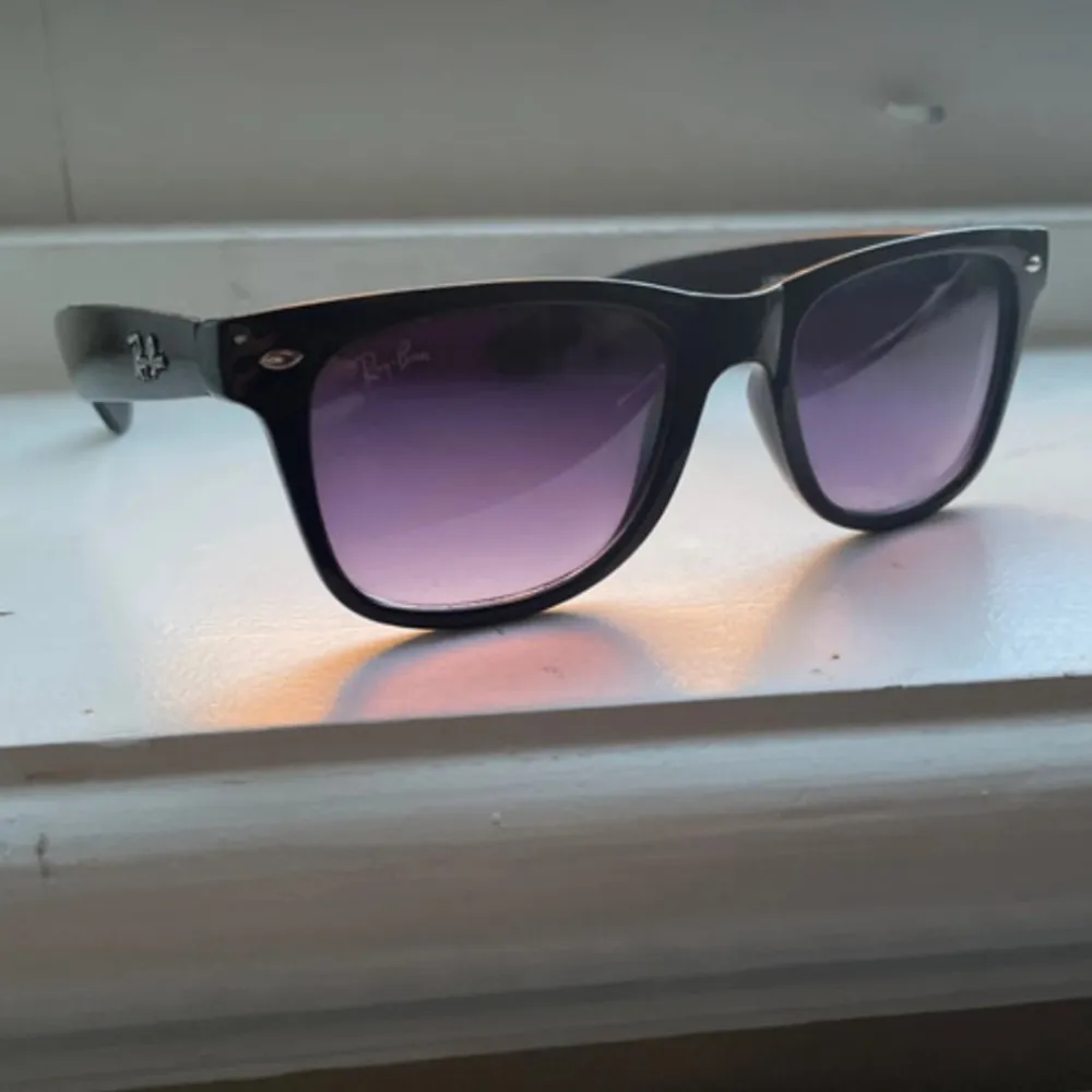 Mina ray-ban som har blivit små för mig ny pris 1199 Pris kan diskuteras  Size junior. Övrigt.