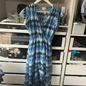 Långklänning - Missoni liknande långklänning i storlek M! Men passar även S💛 Nyskick