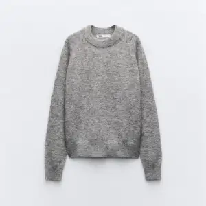 Säljer denna gråa stickade tröjan från zara då jag har flera andra liknande som jag använder mer! Nypris: 399kr 💕 skriv vid funderingar/fler bilder. Kolla med mig innan ni trycker köp nu!❤️