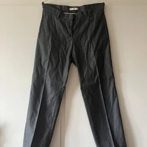 Kostymbyxor PRADA - Aldrig använda!  Jättesköna 🌟 Storlek: 40 (obs. liten i storleken)