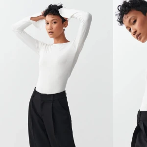 Vit tröja med slits på ärmarna - Säljer denna vita tröja med slits på ärmarna då den inte kommer till användning hos mig. Skriv för egna bilder💞