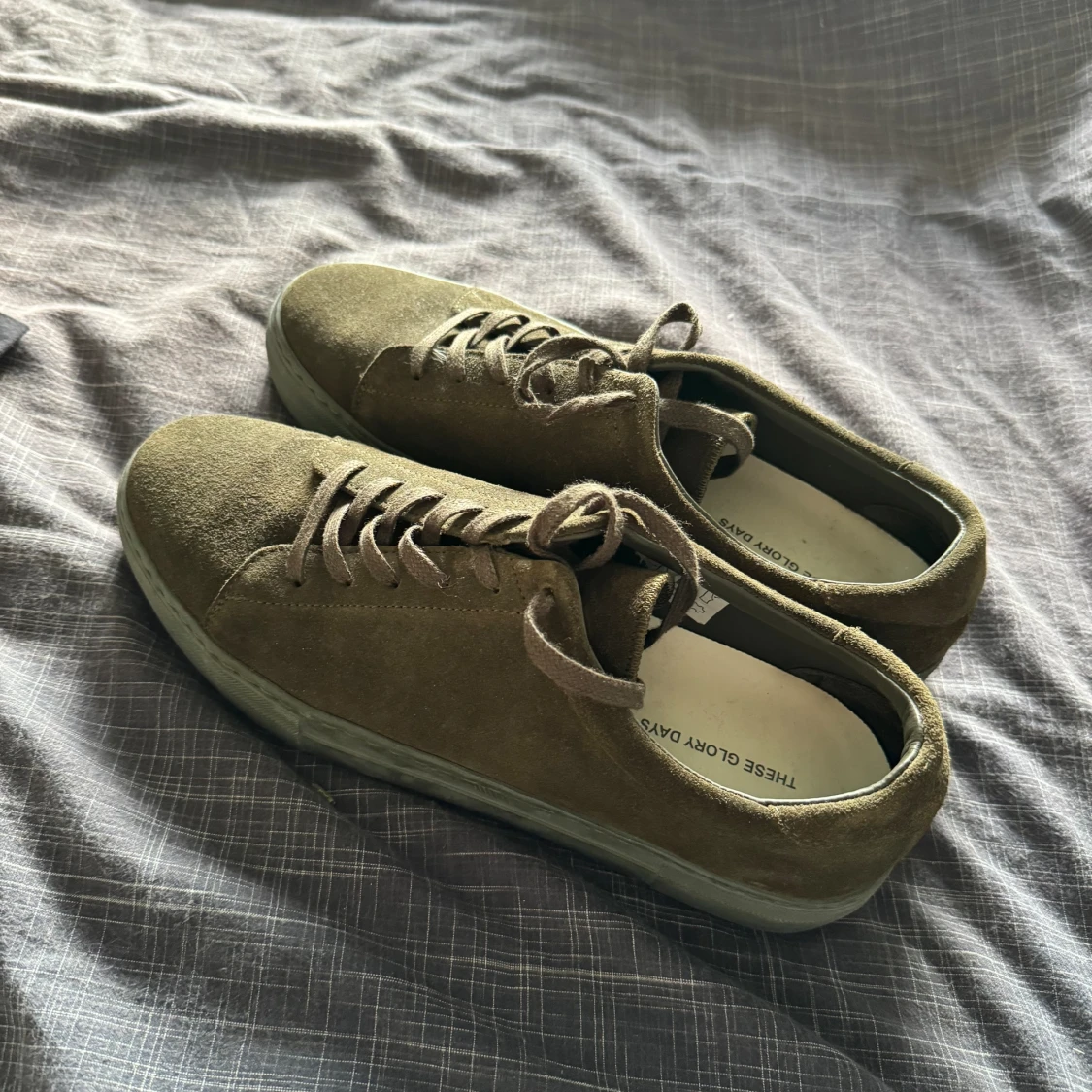 Säljer mina These Glory Days skor - 90