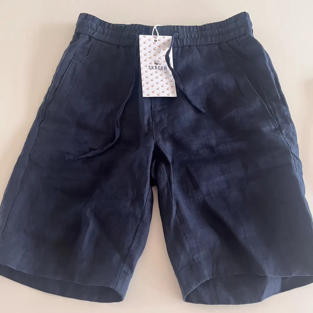 Helt nya marin blå 100% linne shorts Storlek:XS. Shorts.