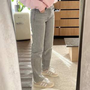 Superfina jeans från Gina tricot som aldrig är använda💞  Storlek 36  Köpare står för frakt! 
