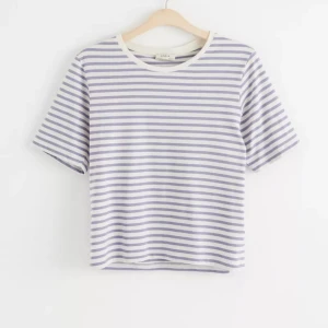 Tröja XS - T-shirt från Lindex storlek XS. Begagnad men i bra  skick.