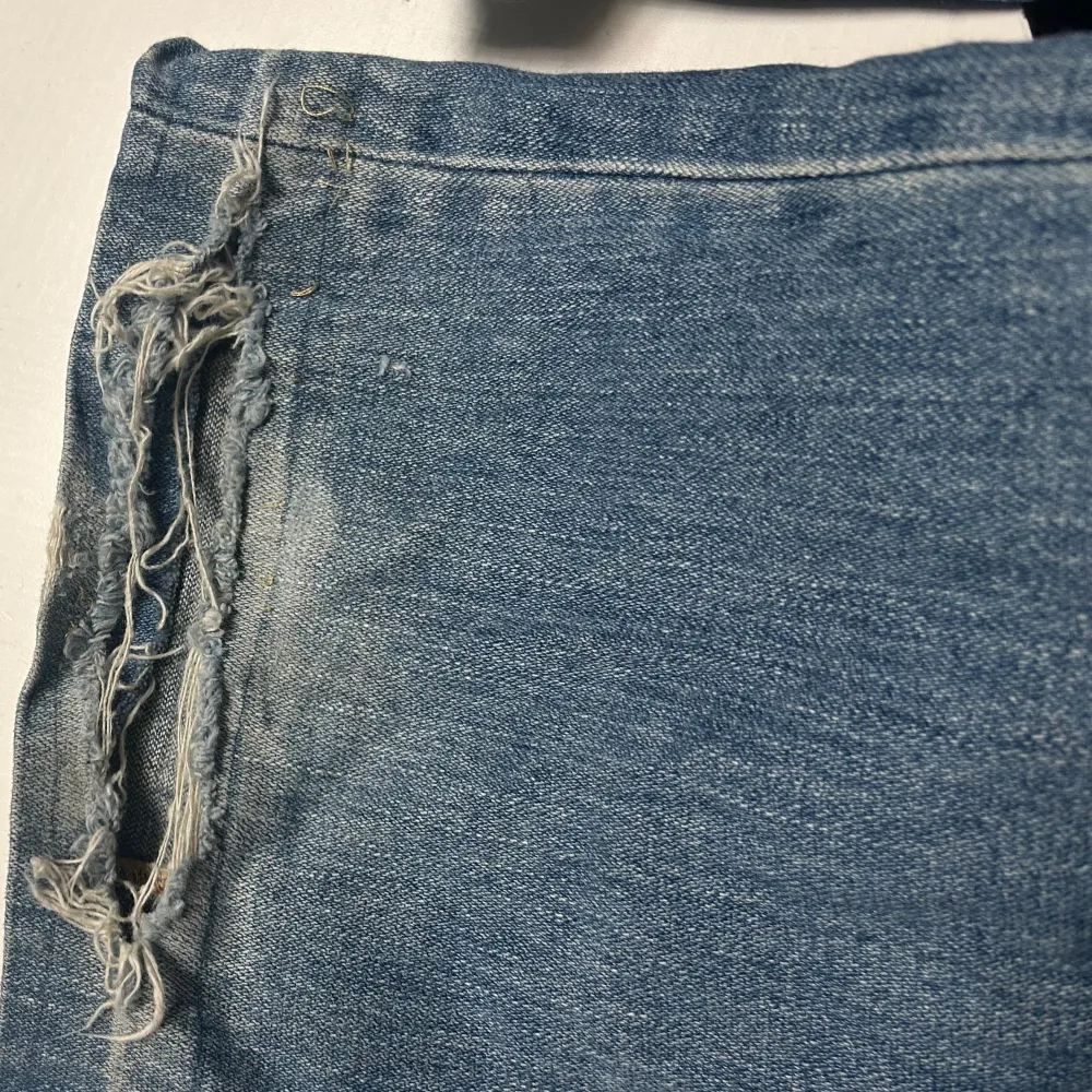 vintage äkta true religion jeans som jag aldrig använt, så snygga i bra använt skick. midjemått 73cm, innerben 74cm. storlek 26. hälen e lite snyggt trampad, skriv för frågor elr mer bilder❤️ (kan ej skicka bild på pga för små) pris kan diskuteras . Jeans & Byxor.