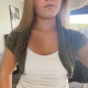 Grön bolero - Så snygg grön bolero som tyvärr inte kommer till användning längre 