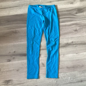 Champion leggins - Turkosa leggings med varmare material på insidan, knappast använda :)  * står size XL passar som M
