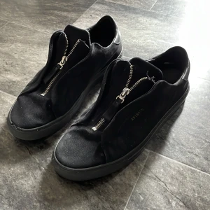 Alex arigato skor (42) - Fin arigato skor i ett hufsat bra skick inga hål elr något sånt fräscha skor du får även med boxen till skorna om du vill