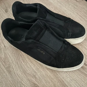 arigato skor  - säljer mina arigatos då de ej kommer till användning längre! endast använda sommaren 2022. nypris 2100kr. öppen för prisförslag 💕💕