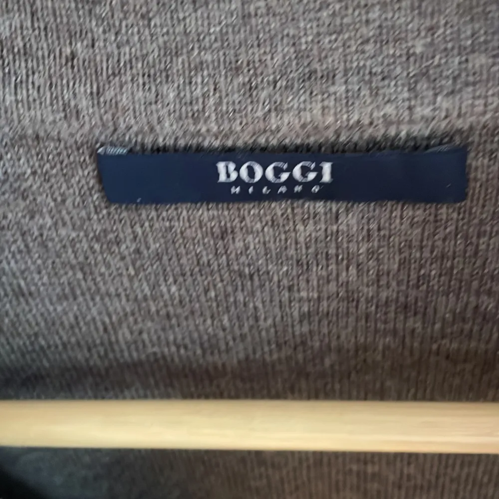 Jätte snygg overshirt från Boggi Milano, köpt i deras butik vid Stureplan, nypris 2000kr . Tröjor & Koftor.