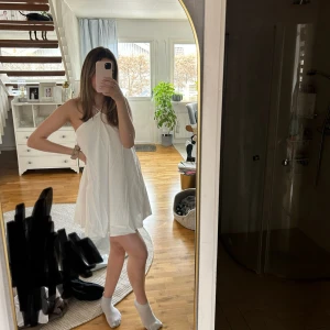 Klänning - Vit klänning, helt ny. Säljer pga att jag hittat en annan💗
