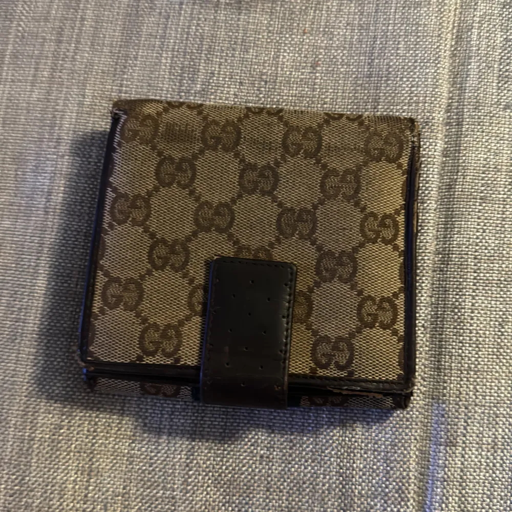 Original plånbok ifrån Gucci, inköpt i butiken på Birger Jarlsgatan i Stockholm . Accessoarer.