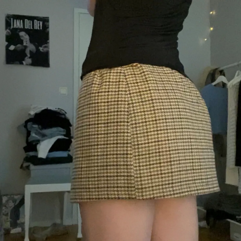 Jätte söt kjol från brandymelville, jag köpte den för ca 1 år sedan och har knappt använt den💘  Den är i one-size men passar bra på mig som har storlek S/M. Kjolar.