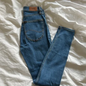 Jeans - Helt nya jeans från Lee, modellen IVY. storlek: W26 L31