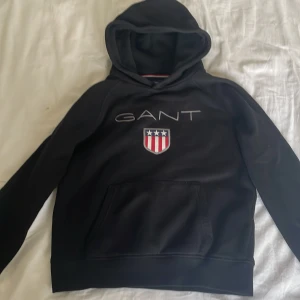 Gant hoodie  - Billig nästan ny gant hoodie strl 152