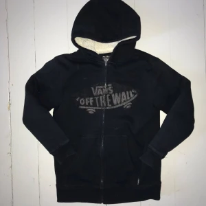 Vans hoodie - ❗Fet vans hoodie/jacka med furr inuti❗Jävligt skön och fet hoodie❗8/10 condition ❗ Passar S/M❗Dma för mer info