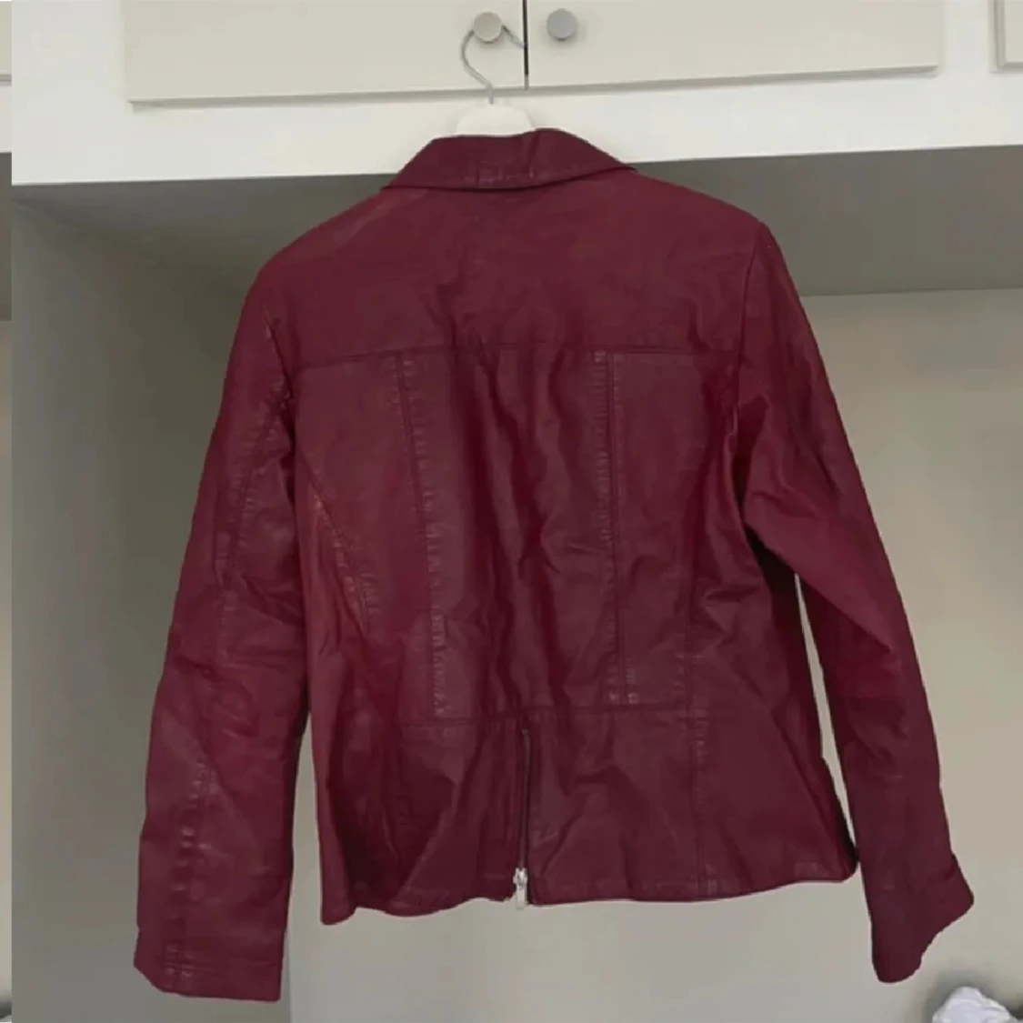 Vinröd läderjacka - 91