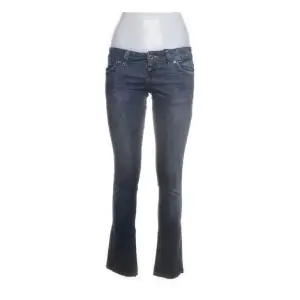 Ett par jättefina Lågmidjade jeans, köpta här på Plick men aldrig använda då de inte passade.