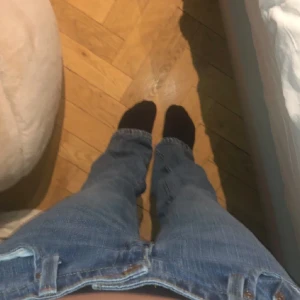 Säljer!! - Säljer dessa Low waist bootcut Levis 💕 köpt för ca 800 och knappt använda (står ingen att strl så ca 28/32)