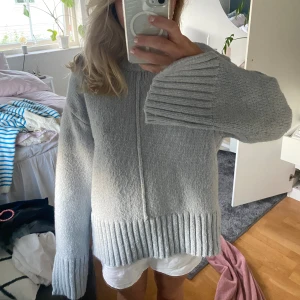 Stickad tröja  - En så fin stickad tröja från hm. Använd fåtal gånger då den är för stor för mig. 