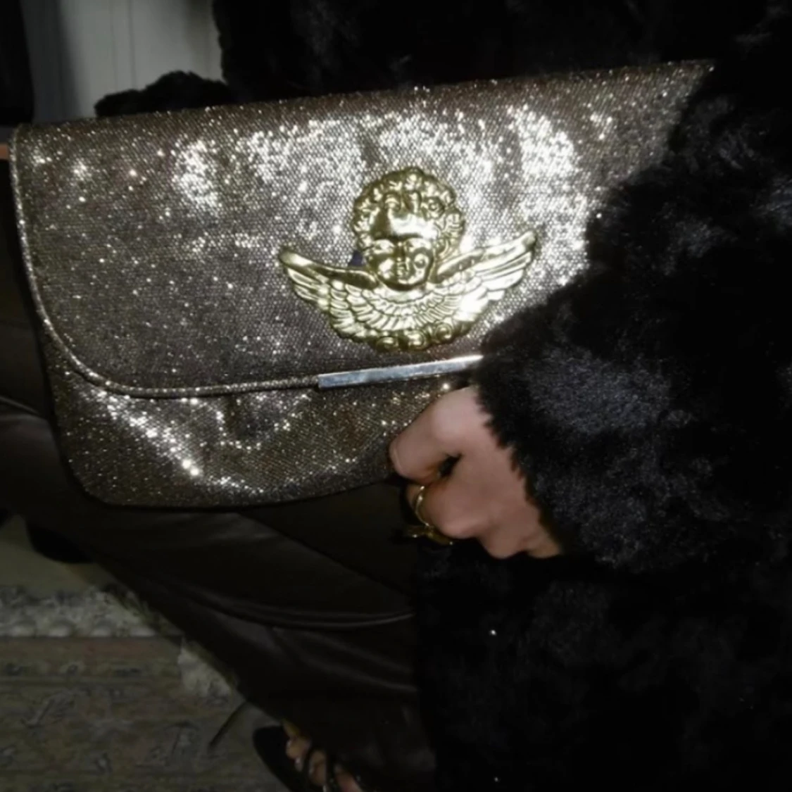 Guld/brun glittrig axelväska