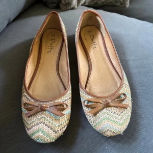 Ballerina skor  - Jätte fina trendiga ballerina skor, påminner om missoni mönster💕