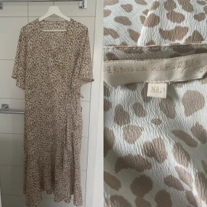 Klänning-Pernilla Wahlgren - Klänning, Pernilla Wahlgren, XL, omlott, använd i gott skick